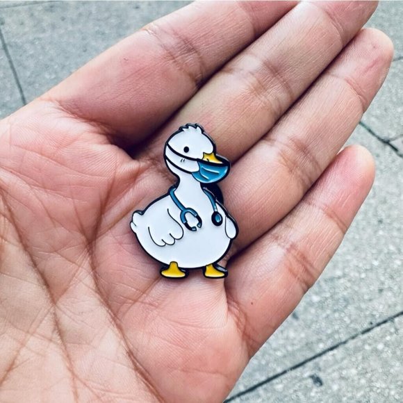 New Doctor Duck Animal Brooch Cute Collectible Enamel Pins Lapel Badge Cartoon - Picture 3 of 5